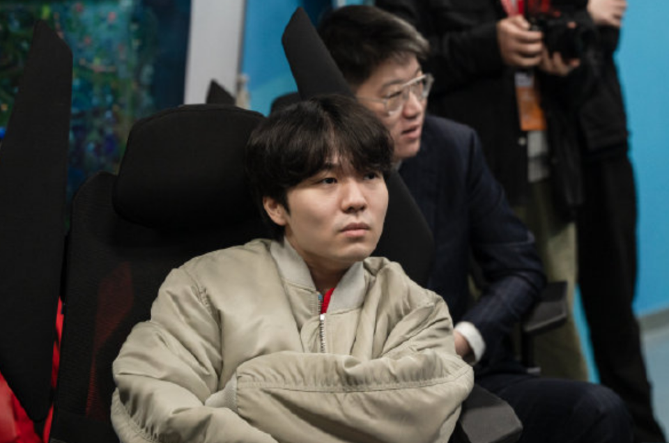 开云-Rookie回归赛场,爆冷首场状态亮眼,FPX观众沸腾!的简单介绍