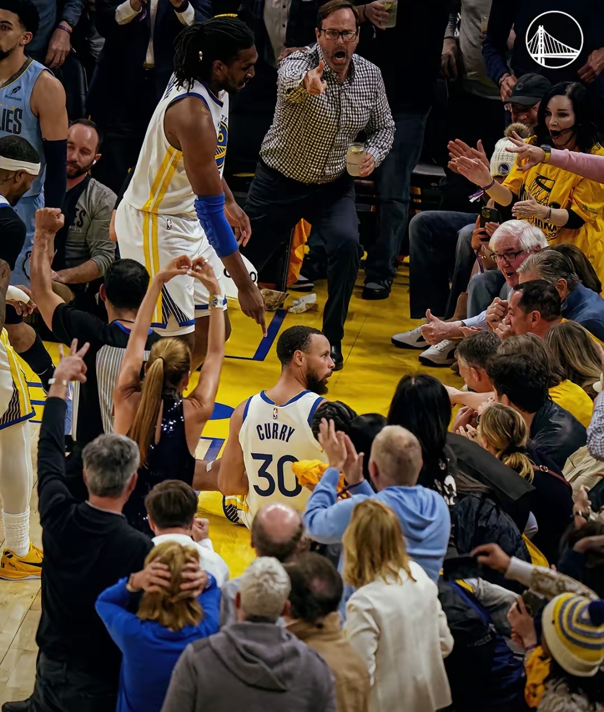 开云体育-包含库里爆冷击败澳大利亚队,比分优势明显引爆全场!的词条